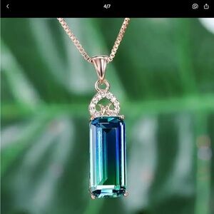 Elegant Blue and Green Pendant Necklace beautiful color